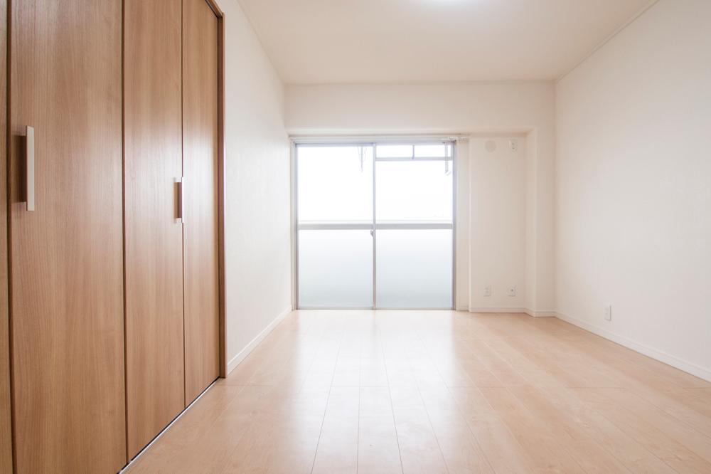 Non-living room. Indoor (12 May 2013) Shooting