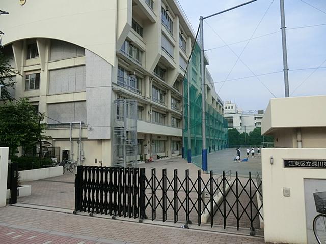 Junior high school. 1000m to Shenzhen eighth Junior High School