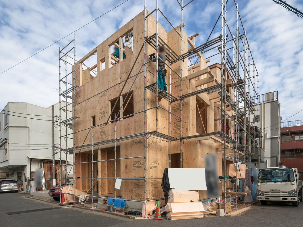 Local appearance photo. Local (12 May 2013) Shooting