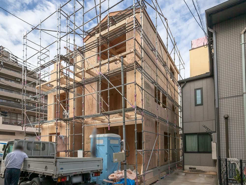 Local photos, including front road. Local (12 May 2013) Shooting