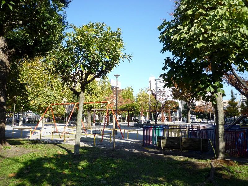 Other local. In front of the entrance of the eye Kameido East Park