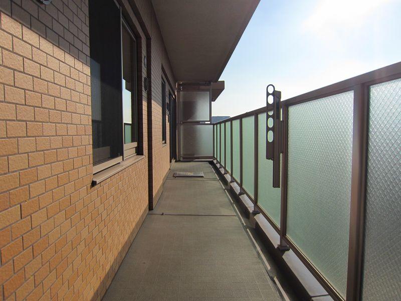 Balcony. Wide balcony space is easy to use rich.