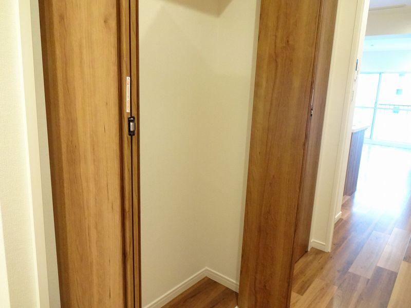 Receipt. Hallway storage