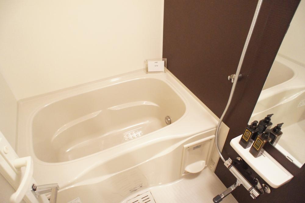 Bathroom. Local (December 14, 2013) Shooting