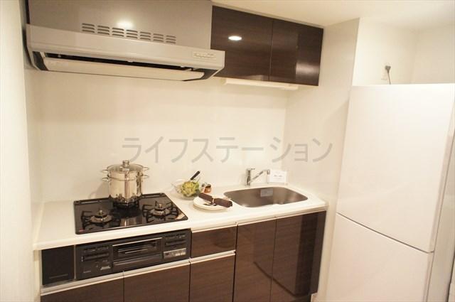 Kitchen. Local (December 14, 2013) Shooting