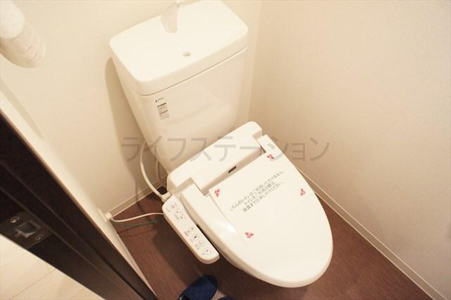 Toilet. Local (December 14, 2013) Shooting