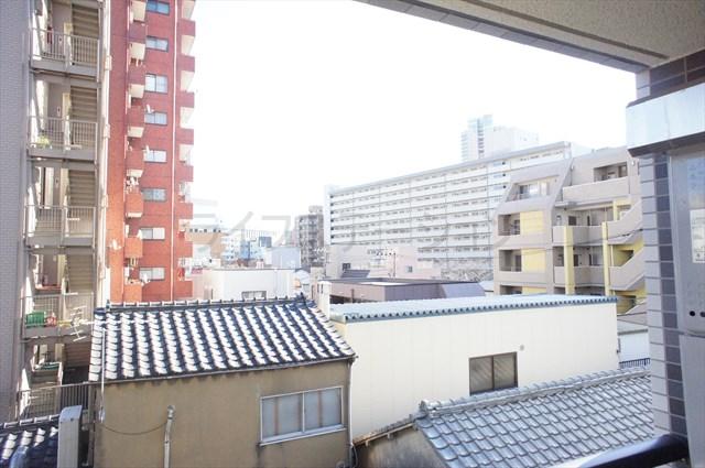 View photos from the dwelling unit. Local (December 14, 2013) Shooting