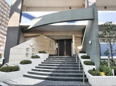 Entrance. Common areas