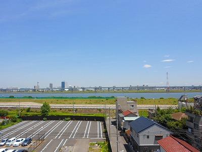 View photos from the dwelling unit. View from the site (July 2013) Shooting