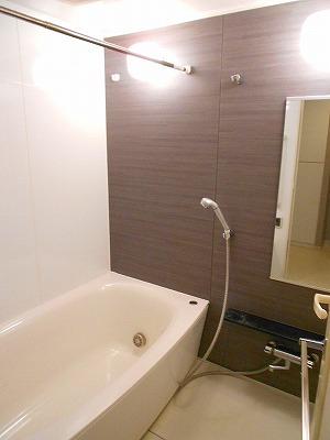 Bathroom. Indoor (July 2013) Shooting ● unit bus with add 炊 function