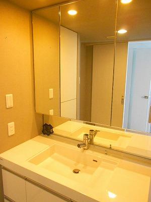 Wash basin, toilet. Indoor (July 2013) Shooting