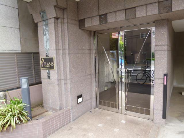 Entrance. Common areas