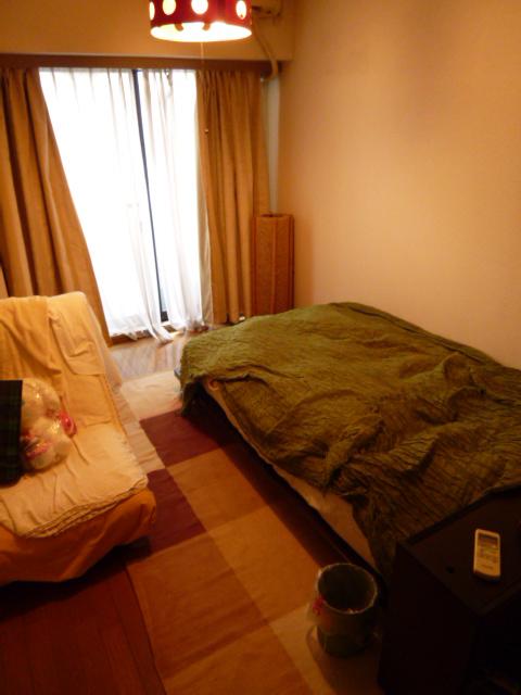 Non-living room. Indoor (11 May 2013) Shooting