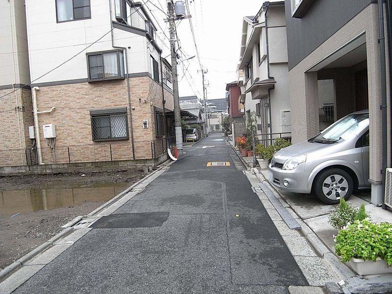 Local appearance photo. House before the road