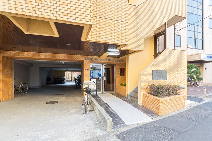 Entrance. Common areas