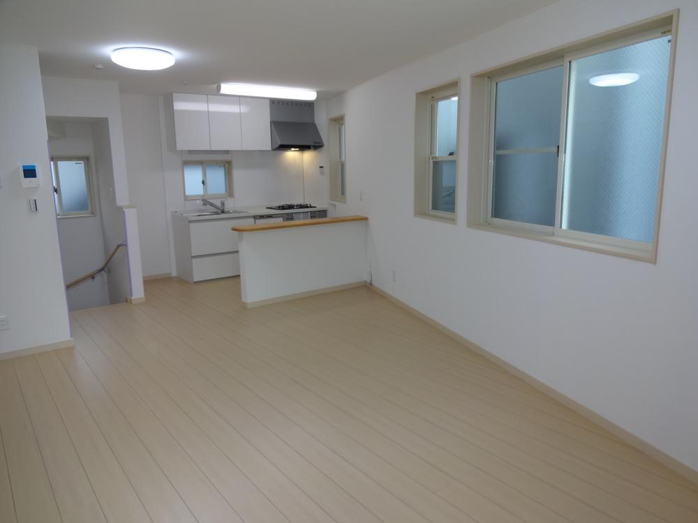 Same specifications photos (living). It will be popular in the living-in stairs.