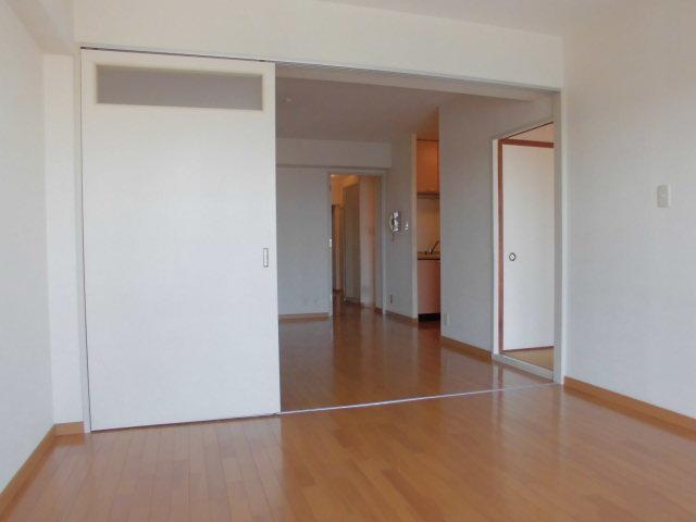 Other introspection. Indoor (2013 9) Shooting