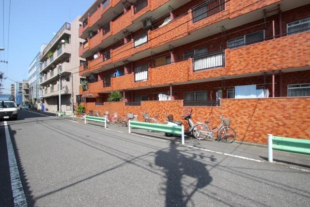 Local appearance photo. Local (08 May 2013) Shooting