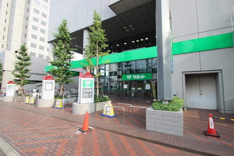 Supermarket. 350m to the summit (East 21 shops)