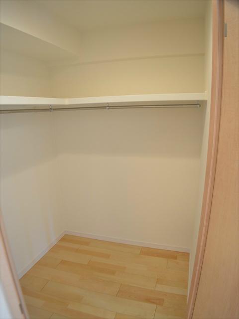 Receipt. Walk-in closet of a large capacity