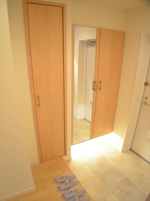 Entrance. It illuminates the feet