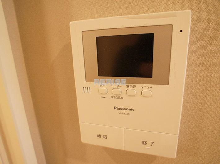 Security equipment. It is with a monitor intercom