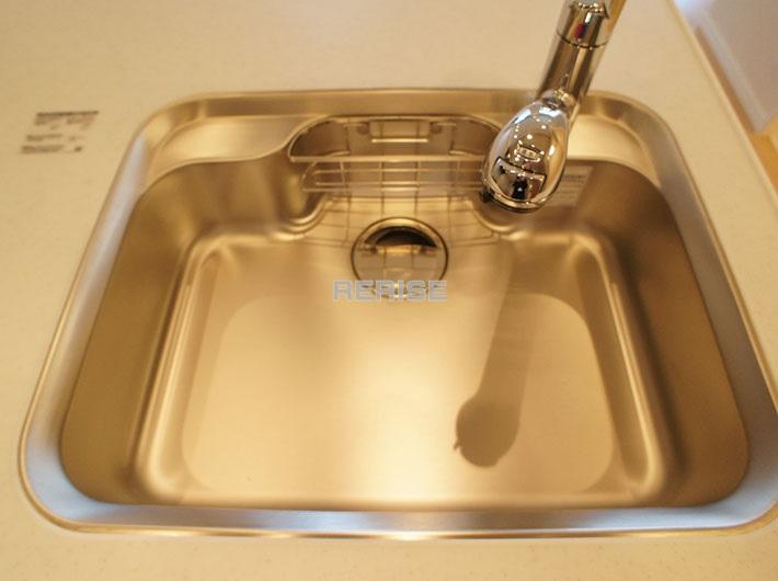 Kitchen. Water purifier is a built-in system kitchen