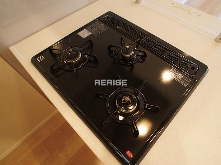 Kitchen. 3-neck is the stove of the kitchen