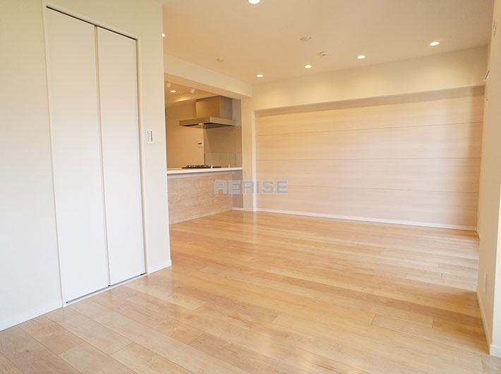 Living. You can also change to 3LDK