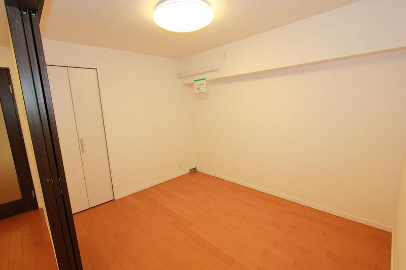 Non-living room. About 5.0 Pledge of Western-style 3