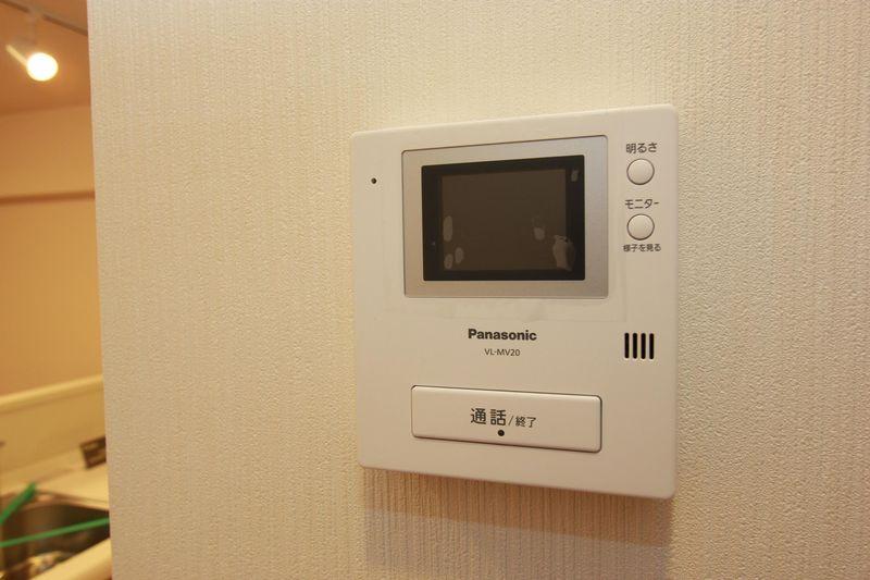 Living. TV monitor with intercom