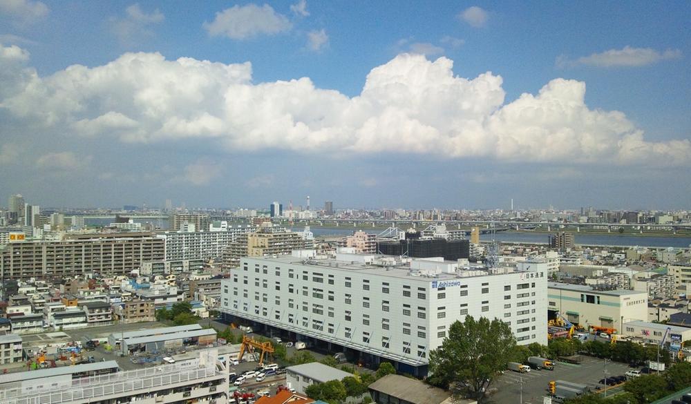 View photos from the dwelling unit. View (12 May 2013) Shooting