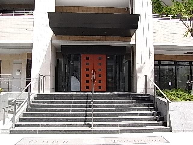 Entrance. Common areas