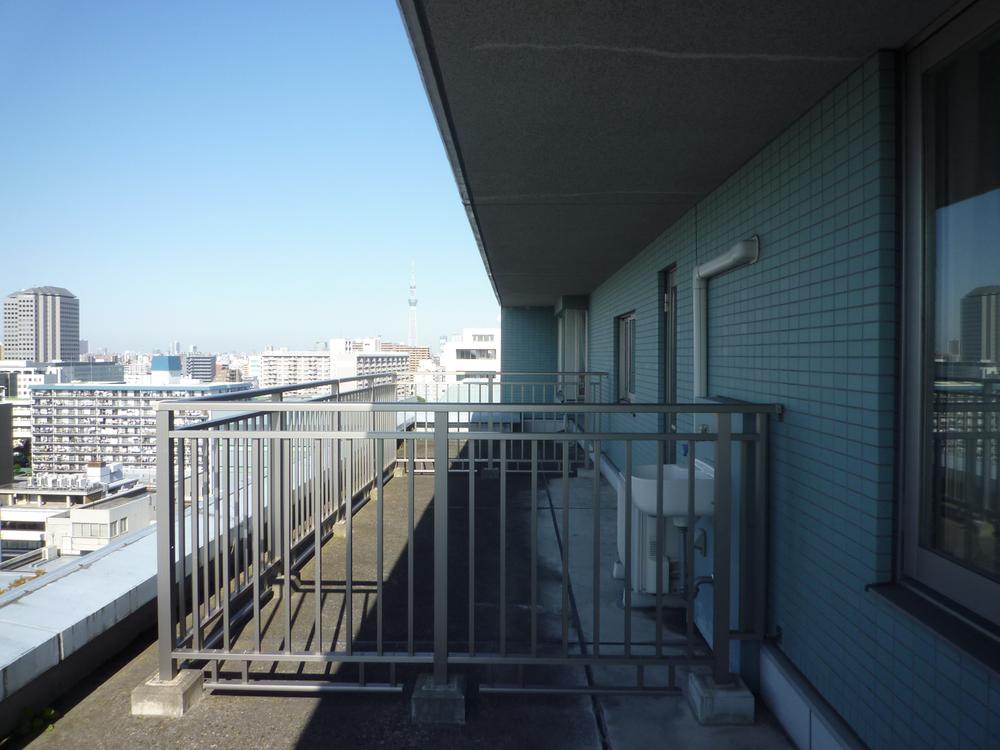 View photos from the dwelling unit. View from the site (November 2013) Shooting