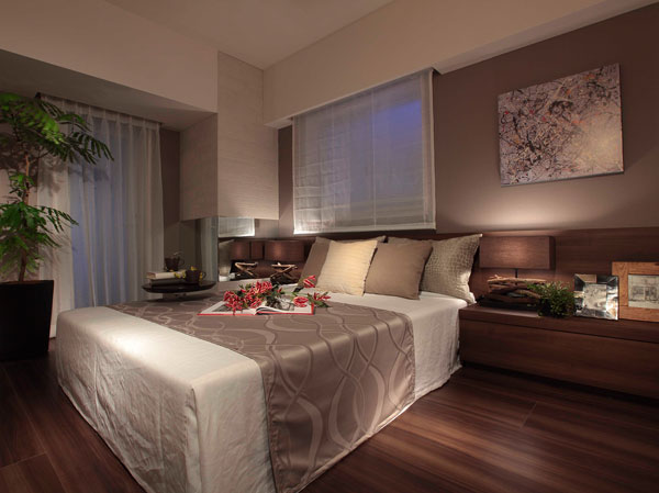 Living.  [Master bedroom] Bright and airy master bedroom with two faces lighting. Calm worthy of the private space has become a certain interior.  ※ In the apartment gallery, Of the main bedroom equipment can be confirmed. (The room is different from the one of this sale)