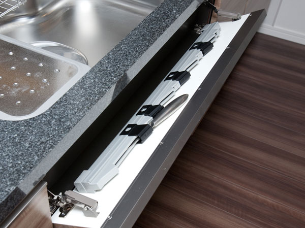 Kitchen.  [Child lock with a kitchen knife feed] Equipped with a child lock to prevent the risk of accidents.