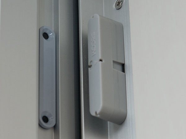 Security.  [Security magnet sensor] The dwelling unit of the window, Set up a crime prevention magnet sensor to inform the suspicious person of intrusion. If it goes wrong, Alarm rang, Lamp is lit. It tells you quickly abnormal. Even at the time of night and long-term absence, On behalf of the residents to protect the safety of the residence.  ※ Except for the surface lattice with window