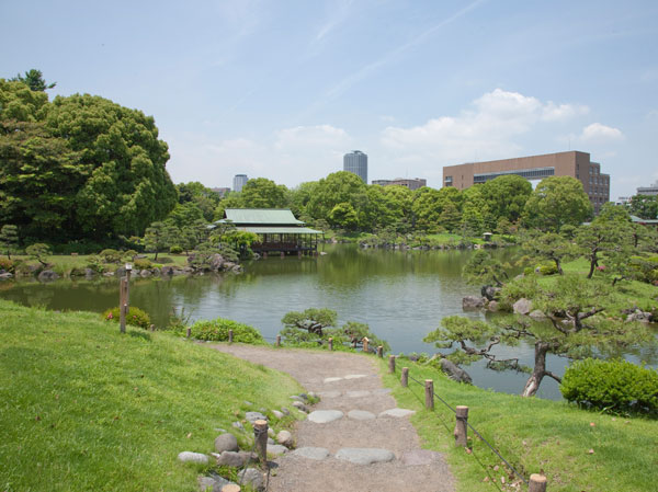 Surrounding environment. Fining garden (about 1040m ・ Walk 13 minutes)