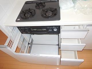 Kitchen. Rich storage of kitchen (11 May 2013) Shooting