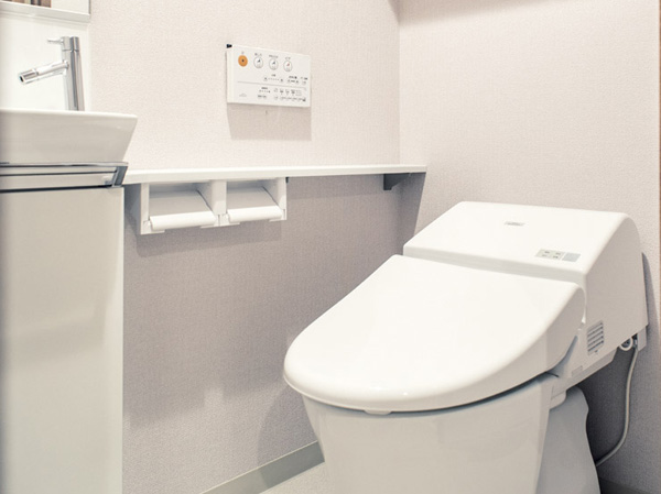 Bathing-wash room.  [Tankless toilet (water-saving ・ Power-saving) / Toilet handwashing counter] Water-saving ・ Equipped with a toilet with hot water cleaning function which was also consideration to a power-saving. Heating toilet seat, including the automatic opening and closing function, Comfortable performance is also a bidet tankless was to enrich such as deodorizing function. Set up a separate hand-washing counter in the toilet. In a smart design to fit the space, Slim counter brings the functionality and comfort.