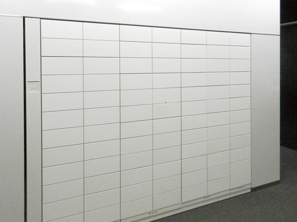 Shared facilities.  [Out worry courier box] The Entrance, Established a postal receive an integrated delivery box with voice guidance function that can be unlocked in the non-touch keys. Also intercom of each dwelling unit will be displayed arrival. (Same specifications)