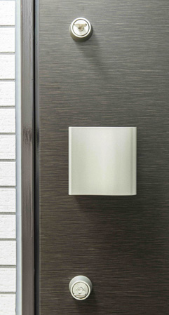 Security.  [Progressive cylinder key peace of mind in the double lock specification] Along with the copy of the key to adopt difficult progressive cylinder key, Sickle dead lock is to protect the door from a variety of external force against the door head. Also, Except in normal usage it has adopted a difficult thumb turning measures lock is unlocked by thumb. (Photo double lock / Same specifications)