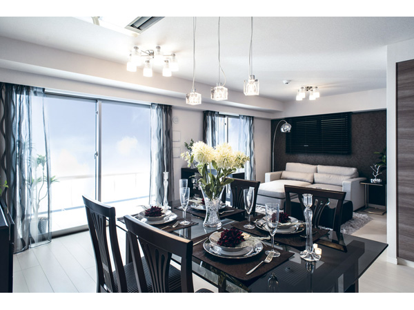 Room and equipment. And sunshine plugging from the south side of the balcony window, Living feel the comfort of the sea breeze ・ dining.  Fulfilling housed adopted the well "out frame construction method (except for the part).", It can effectively utilize the space of the room, You can achieve a wide and easy-to-use furniture layout. (Select Plan took a partition of the model room A type (Western-style (2) / Application deadline Yes ・ Free of charge) is what was taken in September 2013. Also, Some paid options and furniture ・ It is included furniture etc., It is not included in the sale price)