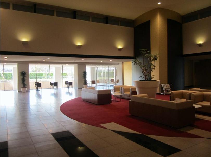 Entrance.  [Entrance lobby] The shares of the calm atmosphere