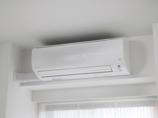 Other.  [Air conditioning with air purifier function] All room (living-dining ・ Air conditioning as standard with air-cleaning function to Western-style). Even the air at the speed of light streamer, Internal to clean air conditioning. Strongly decompose the mold and allergens, which were captured in the filter at the speed of light streamer, We will deliver clean air in the room. Also irradiated with the speed of light streamer to the internal air conditioning, Suppress the bacteria causing the inside of the mold and odor. And to clean the air flow blowing out.