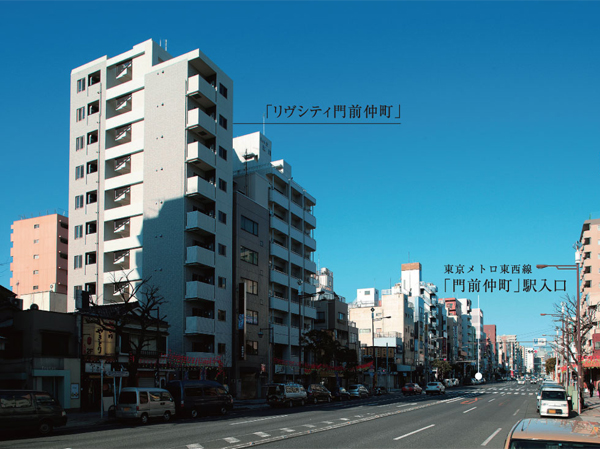 Features of the building.  [Good position of urban proximity] To approach the permanence Street, Tokyo Metro in just a 3-minute walk Tozai Line ・ Toei Oedo Line to "Monzennakacho" station. Because as crowded there, Peace of mind even when the return home has become slow. Rail access of light × downtown direct connection of the station 3-minute walk, Carries a clear day-to-day. (Exterior Photos / 2013 February shooting)