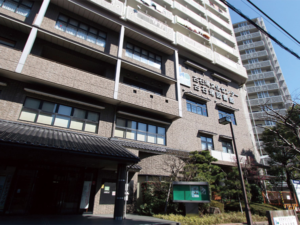 Surrounding environment. Furuishiba library (about 550m ・ 7-minute walk)