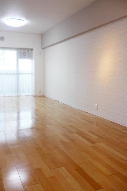 Living. bright [Higashimuki] Living dining