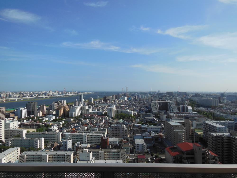 View photos from the dwelling unit. View from the site (October 2013) Shooting