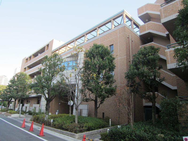 Local appearance photo. The apartment house where the fashionable appearance of paste outer wall tile